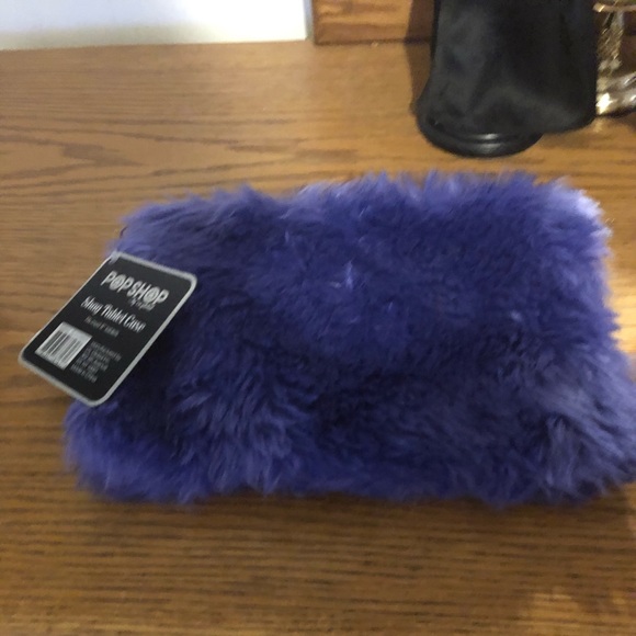 Purple shaggy tablet case - Picture 1 of 3